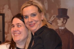 Actrice Britt Van Der Borght samen met Monique op de foto